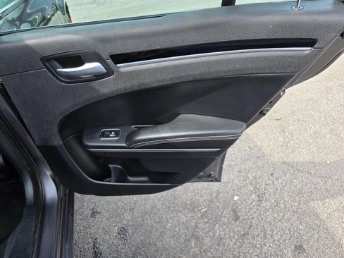 Used 2018 Chrysler 300 S image 28