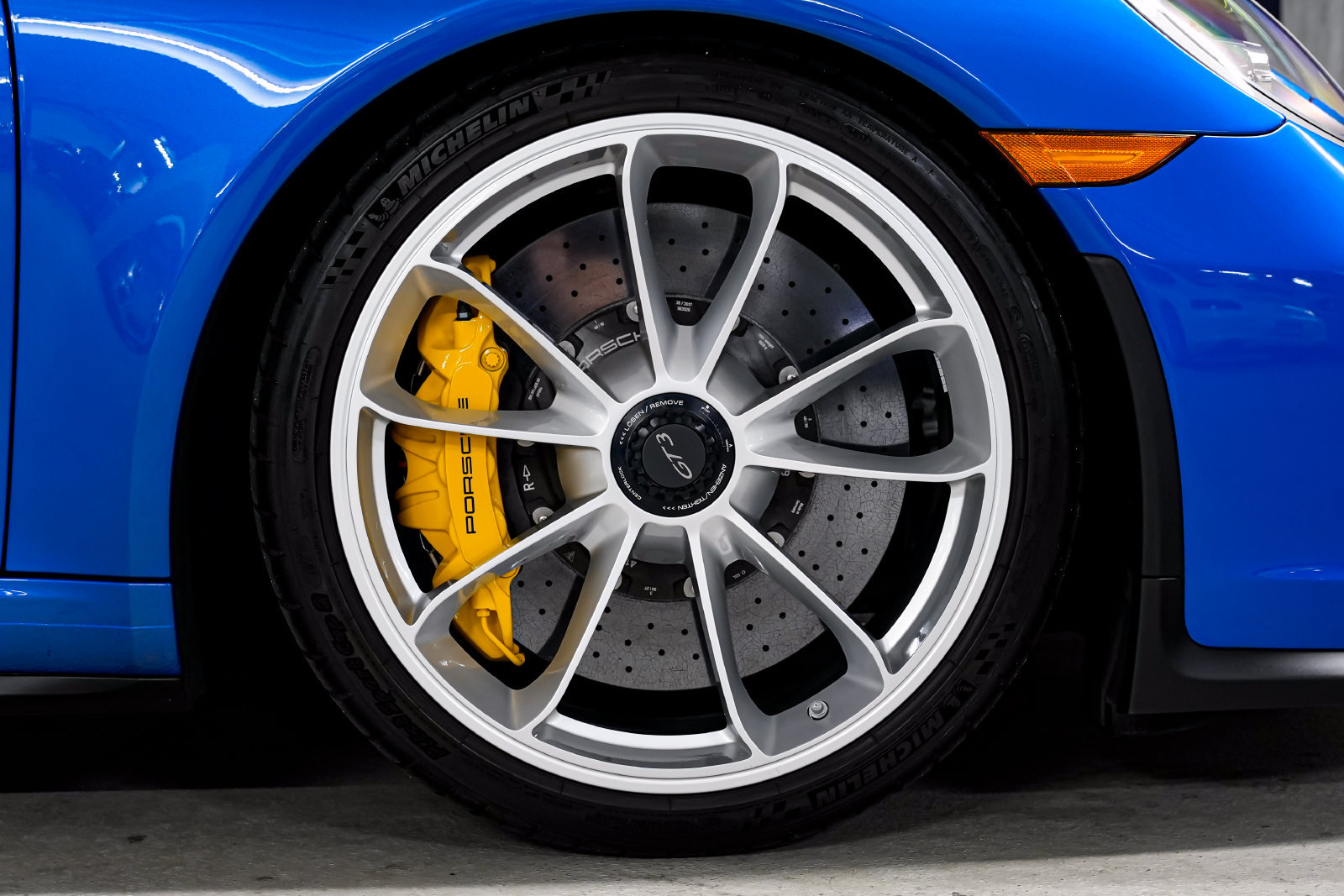 Used 2018 Porsche 911 GT3 RWD image 46
