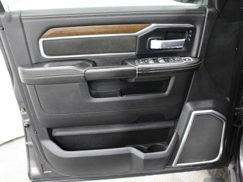Used 2022 RAM 3500 Laramie AWD/4WD image 6