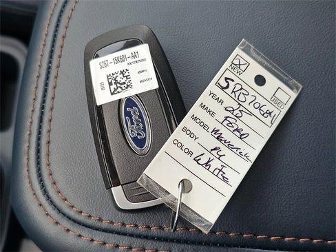 New 2025 Ford Maverick Lariat w/ 4K Tow Package image 32