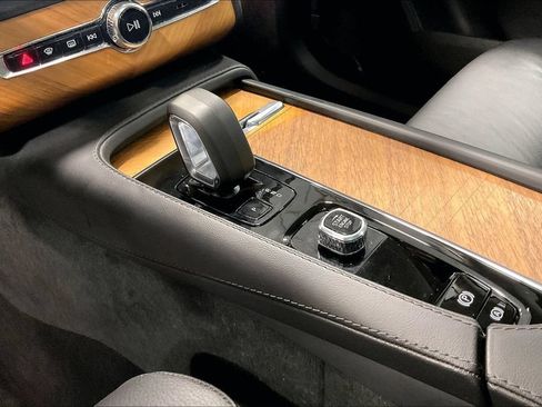 Certified 2024 Volvo XC90 B5 Plus AWD/4WD image 18