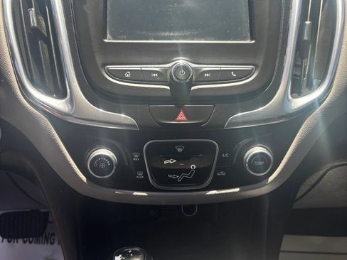Used 2018 Chevrolet Equinox LS FWD image 12
