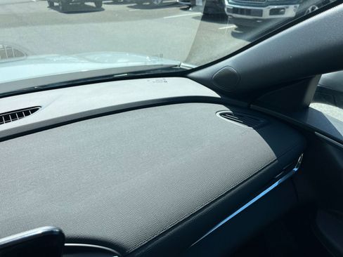 Used 2025 Buick Envista Preferred image 35