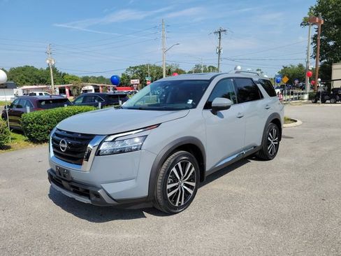 Used 2024 Nissan Pathfinder Platinum AWD/4WD image 4