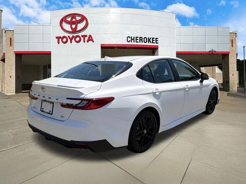 Used 2026 Toyota Camry SE w/ Convenience Package FWD image 5