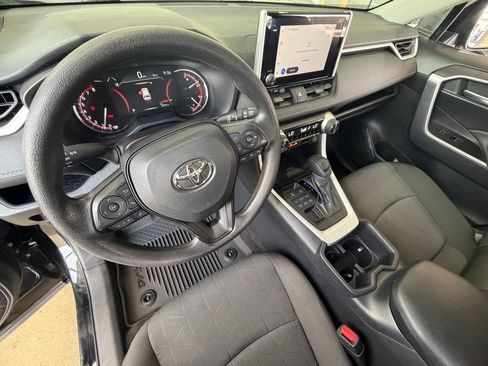 Used 2025 Toyota RAV4 XLE AWD/4WD image 19