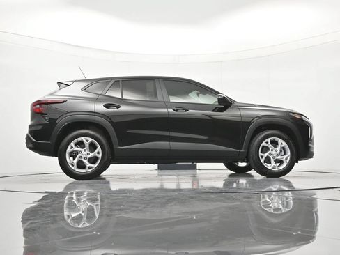New 2026 Chevrolet Trax LS w/ LS Convenience Package FWD image 39