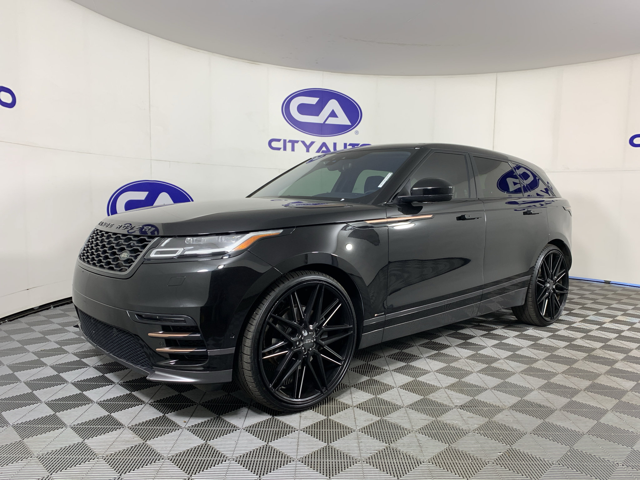 Used 2018 Land Rover Range Rover Velar R-Dynamic SE AWD/4WD image 7