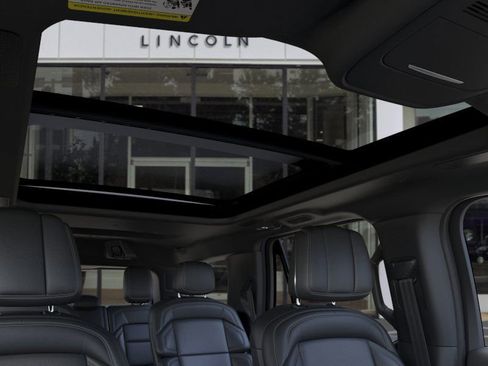 New 2025 Lincoln Navigator Reserve w/ Jet Appearance Package image 22
