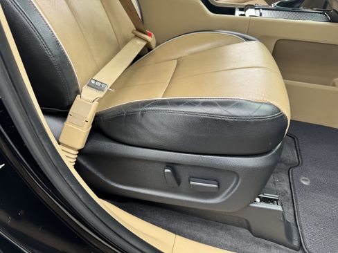 Used 2018 Kia Sedona SX image 24