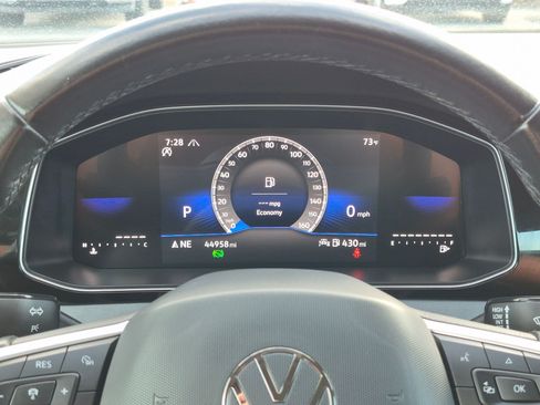 Used 2025 Volkswagen Jetta SE FWD image 23