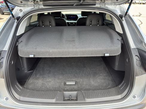 Used 2025 Chevrolet Trax LT FWD image 32