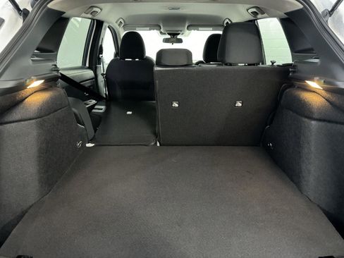 Used 2025 Nissan Kicks SV image 28