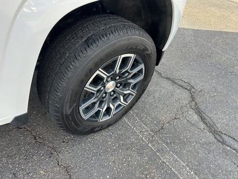 Certified 2024 Chevrolet Colorado LT w/ LT Convenience Package III image 19