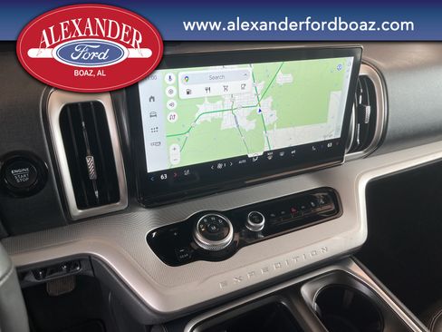 Used 2025 Ford Expedition Active AWD/4WD image 25