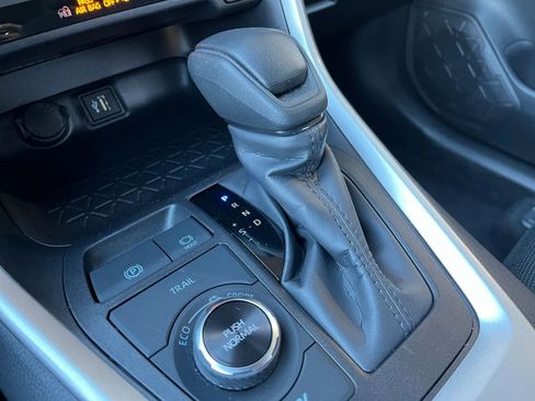 Used 2025 Toyota RAV4 LE image 41