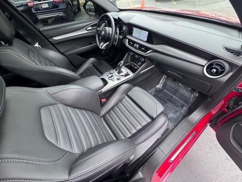 Used 2022 Alfa Romeo Stelvio Veloce AWD/4WD image 35
