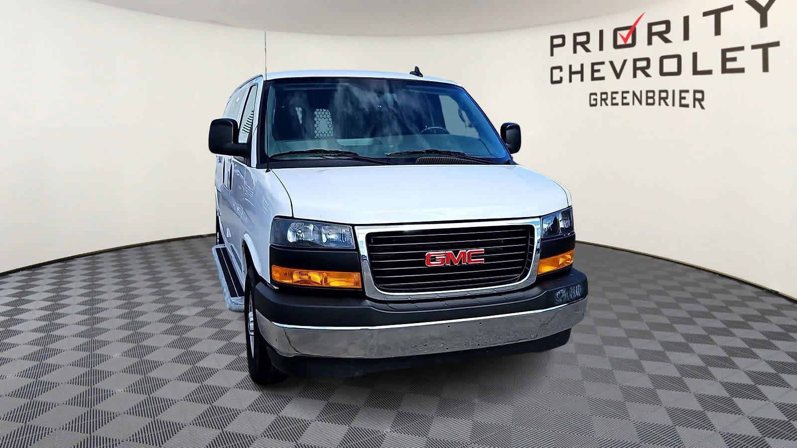 Used 2025 GMC Savana 2500 w/ Driver Convenience Package RWD image 3