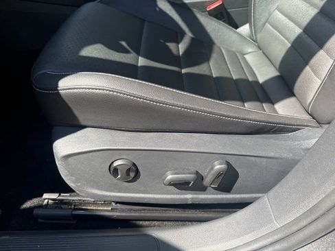 Used 2024 Volkswagen Jetta SE image 11