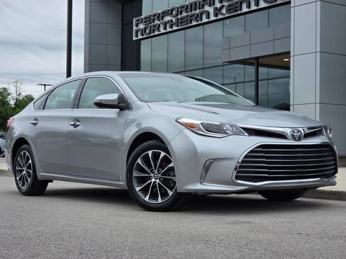 Used 2017 Toyota Avalon XLE Premium w/ Carpet Mat Package FWD image 2
