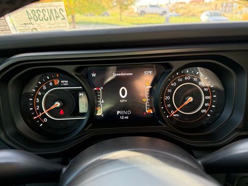 New 2025 Jeep Gladiator Mojave w/ Convenience Group image 18