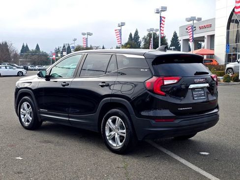 Used 2024 GMC Terrain SLE image 6