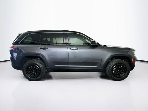 Used 2022 Jeep Grand Cherokee Trailhawk w/ Luxury Tech Group III AWD/4WD image 10