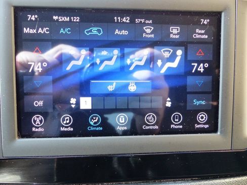 Used 2020 Chrysler Pacifica Touring w/ Tire & Wheel Group FWD image 31