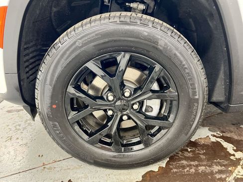 New 2026 Jeep Grand Cherokee Altitude AWD/4WD image 27