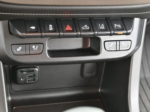 Used 2022 GMC Canyon Denali image 26