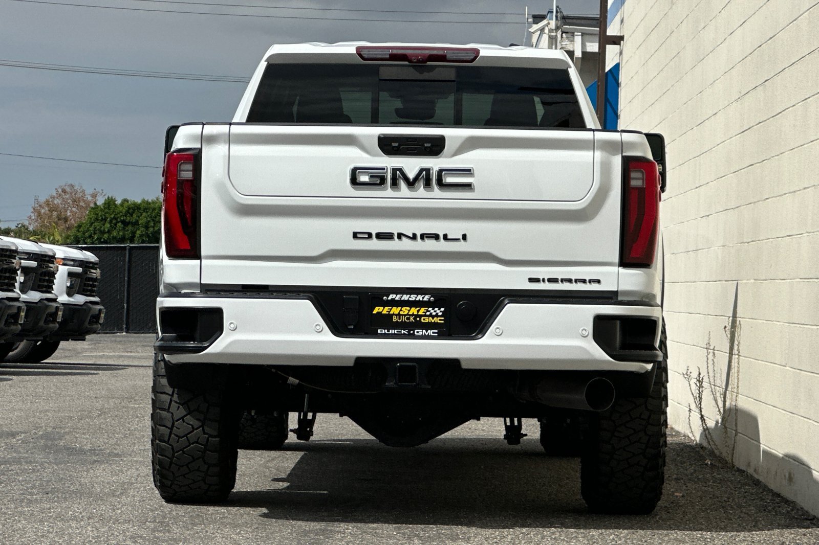 Used 2024 GMC Sierra 2500 Denali w/ Denali Reserve Package AWD/4WD image 5