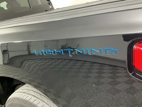 Used 2022 Ford F150 Lightning Lariat image 19