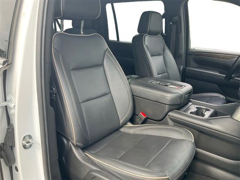 Used 2023 Chevrolet Suburban Premier image 28