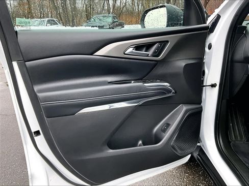 Used 2026 Chevrolet Traverse LT image 9