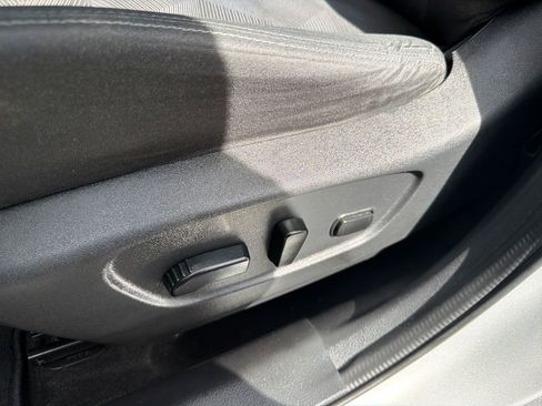 Used 2016 Nissan Rogue SV image 15