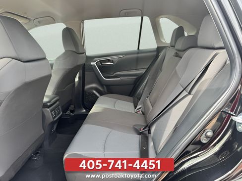 Used 2025 Toyota RAV4 XLE FWD image 20