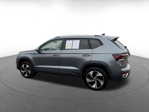 Used 2026 Volkswagen Taos SE AWD/4WD image 8