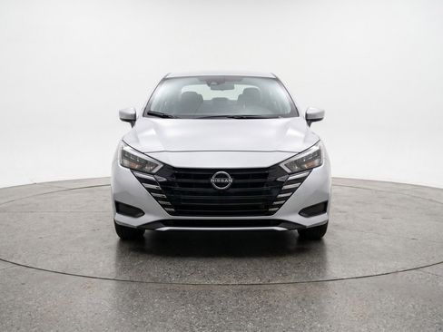Used 2025 Nissan Versa SV image 2