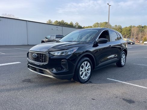 Used 2024 Ford Escape Active w/ Cold Weather Package image 2
