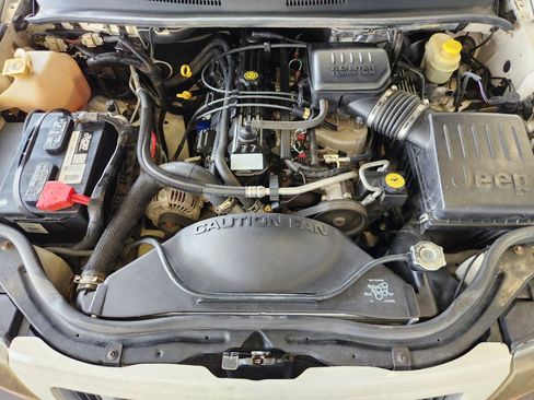 Used 2004 Jeep Grand Cherokee Laredo w/ Convenience Group image 9