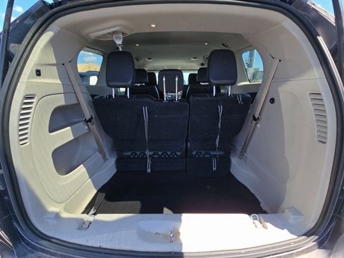Used 2023 Chrysler Pacifica Touring-L image 7