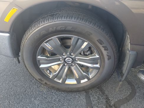 Used 2019 Nissan Titan SL w/ Chrome Package image 20