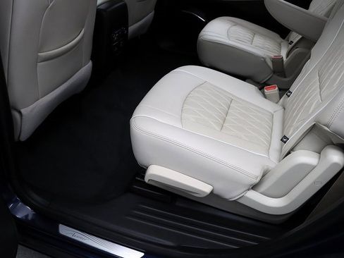 Certified 2023 Buick Enclave Avenir w/ Avenir Technology Package image 30