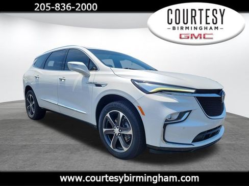 Used 2022 Buick Enclave Essence w/ Experience Buick Package FWD image 1