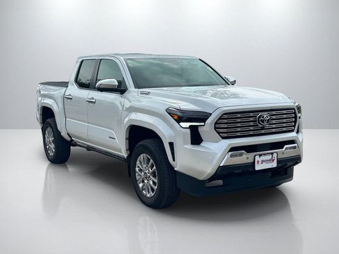Used 2025 Toyota Tacoma Limited AWD/4WD image 3