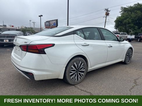 Used 2024 Nissan Altima 2.5 SV FWD image 2