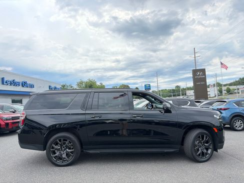 Certified 2024 Chevrolet Suburban RST w/ Luxury Package AWD/4WD image 4