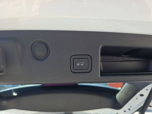 Used 2024 Chevrolet Equinox LT FWD image 14