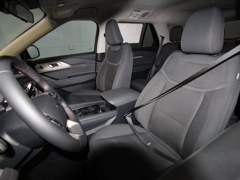 New 2026 Ford Explorer Active AWD/4WD image 3