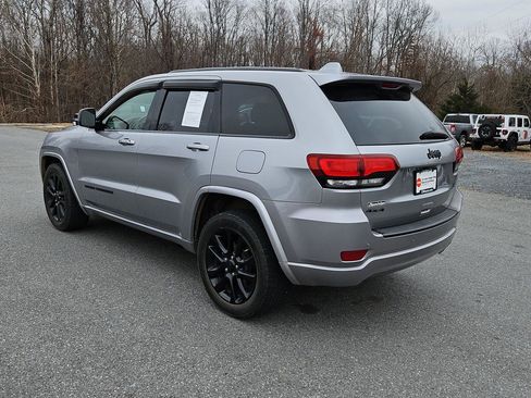 Used 2017 Jeep Grand Cherokee Altitude image 5